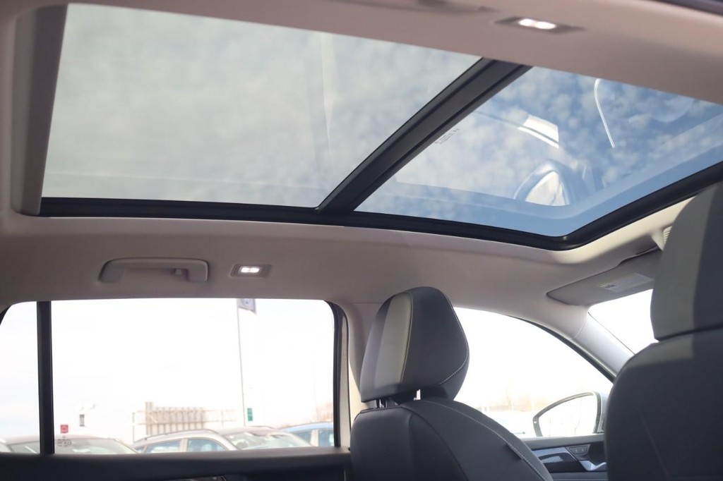 Volkswagen Tiguan Vehicle Full-screen Gallery Image 21