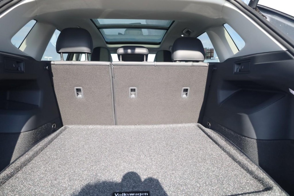Volkswagen Tiguan Vehicle Full-screen Gallery Image 22