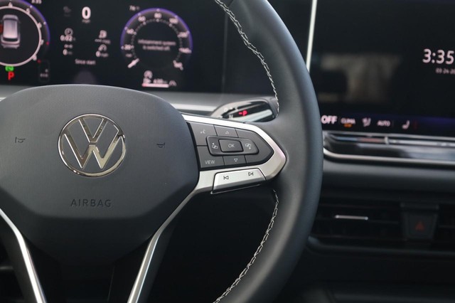 Volkswagen Tiguan Vehicle Image 09