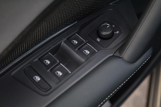 Volkswagen Tiguan Vehicle Image 11