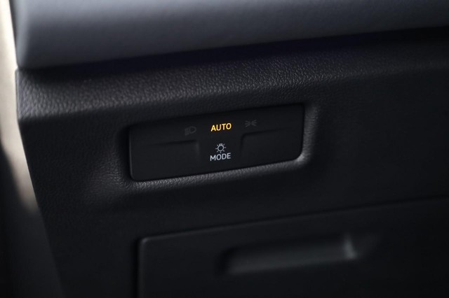 Volkswagen Tiguan Vehicle Image 13