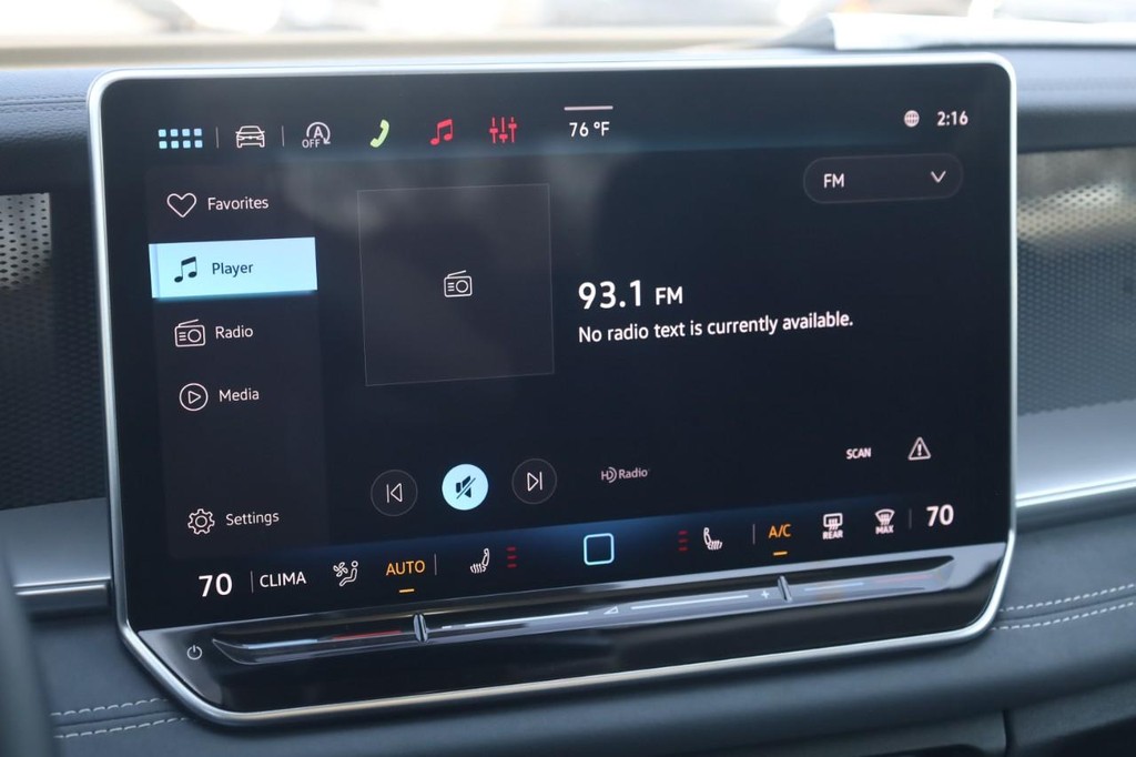 Volkswagen Tiguan Vehicle Full-screen Gallery Image 15