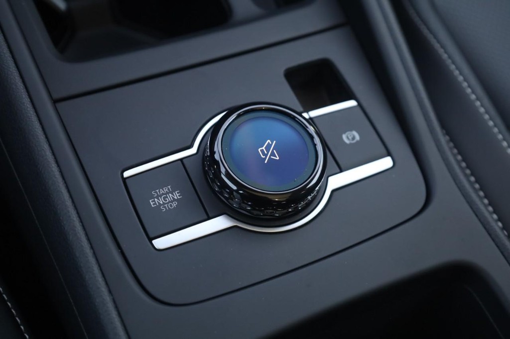 Volkswagen Tiguan Vehicle Full-screen Gallery Image 18