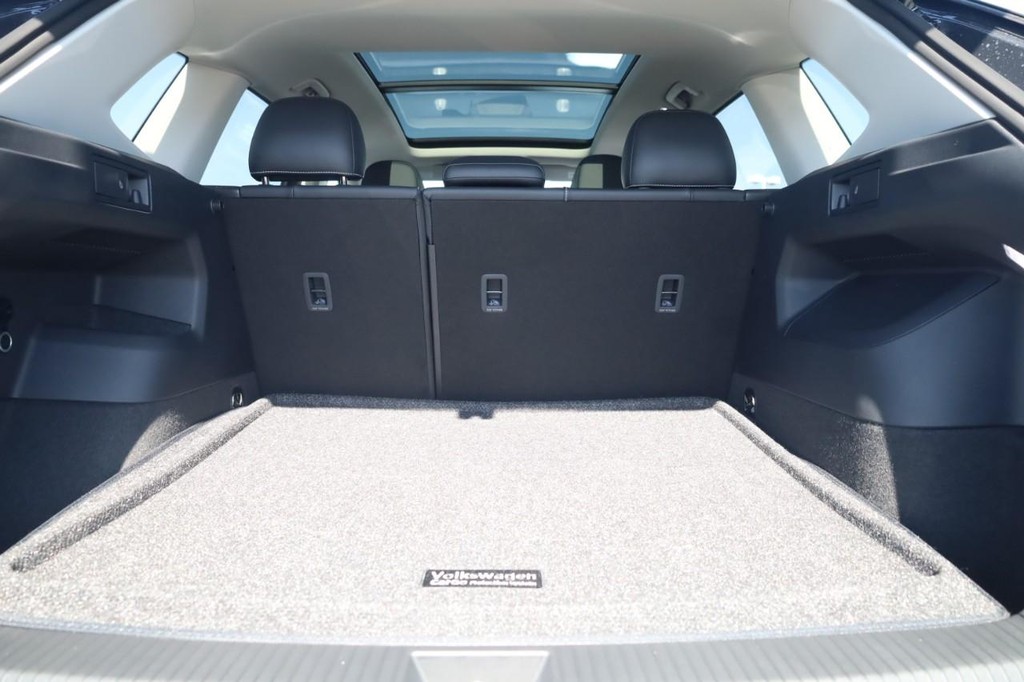 Volkswagen Tiguan Vehicle Full-screen Gallery Image 23