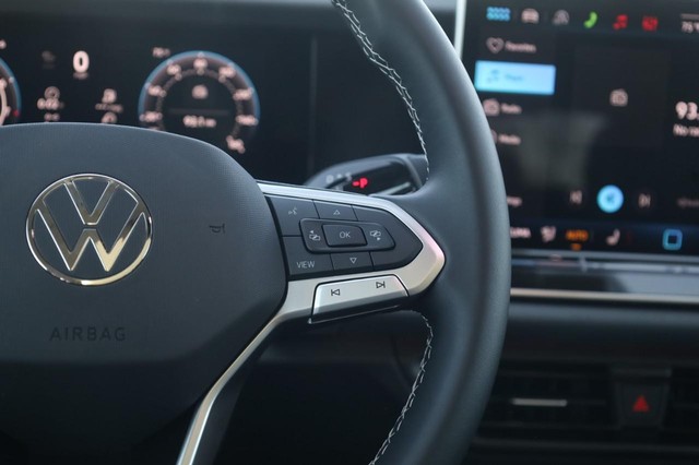 Volkswagen Tiguan Vehicle Image 09