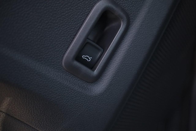 Volkswagen Tiguan Vehicle Image 12