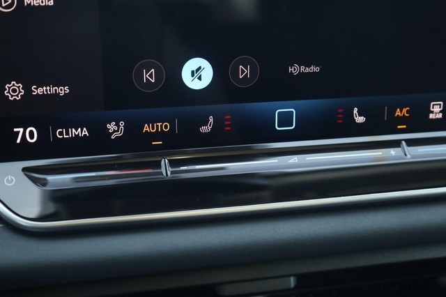 Volkswagen Tiguan Vehicle Image 17
