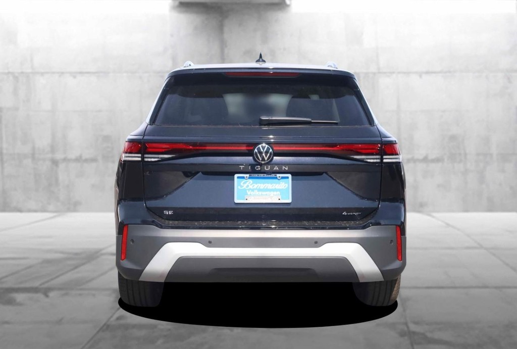 Volkswagen Tiguan Vehicle Full-screen Gallery Image 6