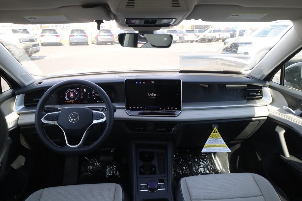 Volkswagen Tiguan Vehicle Full-screen Gallery Image 7