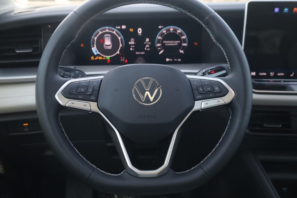 Volkswagen Tiguan Vehicle Full-screen Gallery Image 8