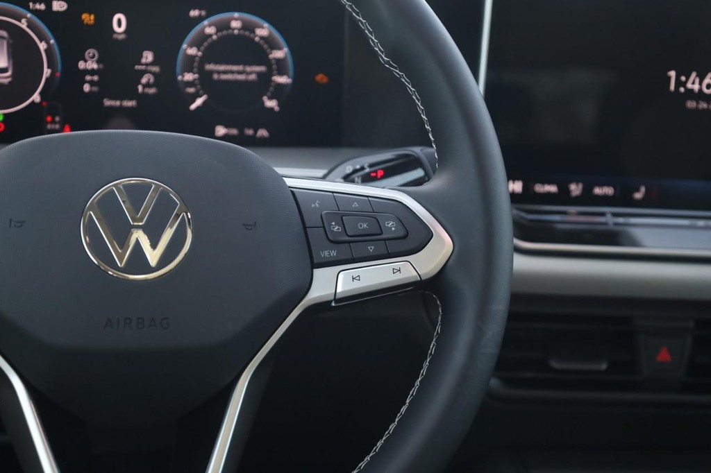 Volkswagen Tiguan Vehicle Full-screen Gallery Image 9