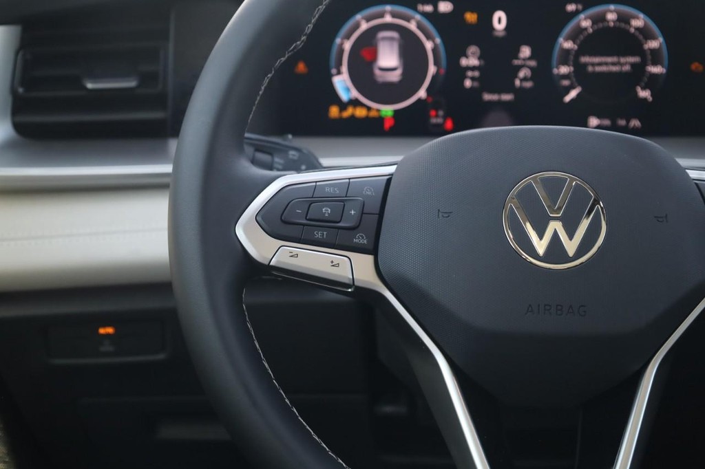 Volkswagen Tiguan Vehicle Full-screen Gallery Image 10