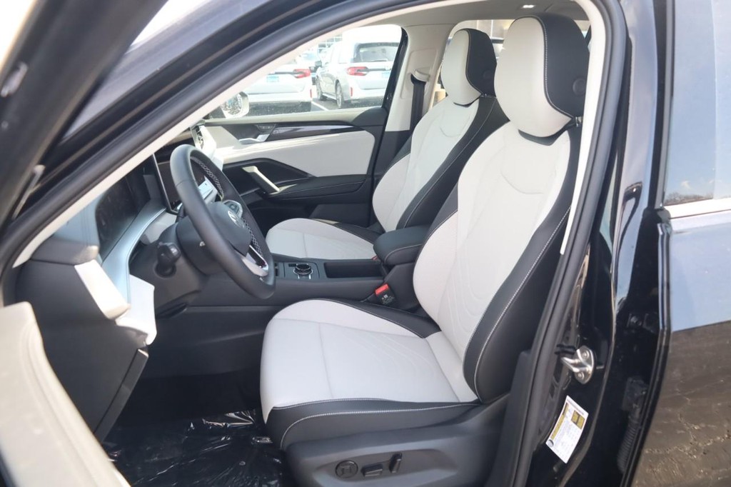 Volkswagen Tiguan Vehicle Full-screen Gallery Image 17