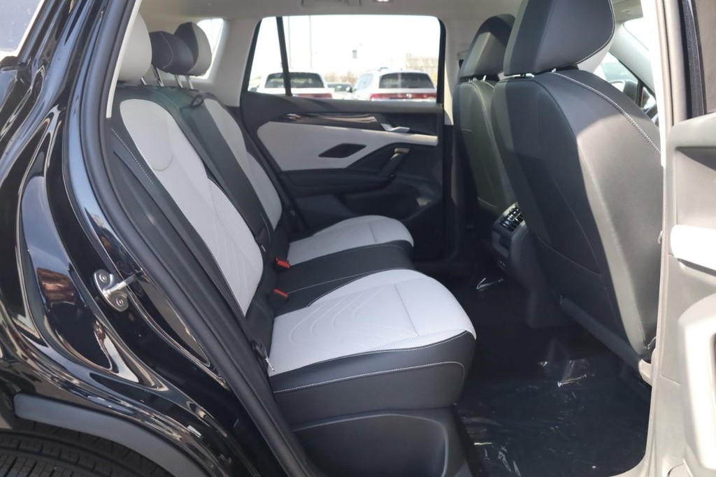 Volkswagen Tiguan Vehicle Full-screen Gallery Image 19