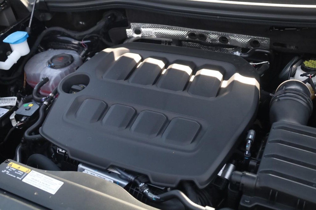 Volkswagen Tiguan Vehicle Full-screen Gallery Image 22