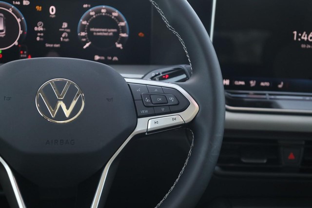 Volkswagen Tiguan Vehicle Image 09