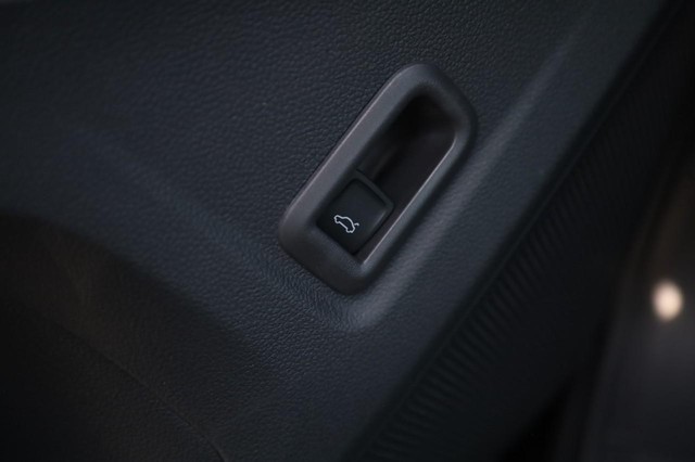 Volkswagen Tiguan Vehicle Image 12
