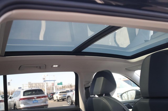 Volkswagen Tiguan Vehicle Image 20