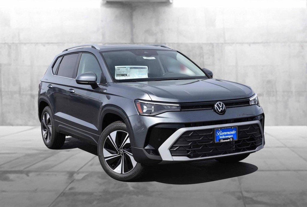 Volkswagen Taos Vehicle Full-screen Gallery Image 2