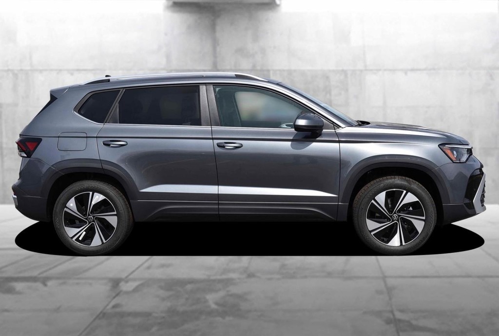 Volkswagen Taos Vehicle Full-screen Gallery Image 5
