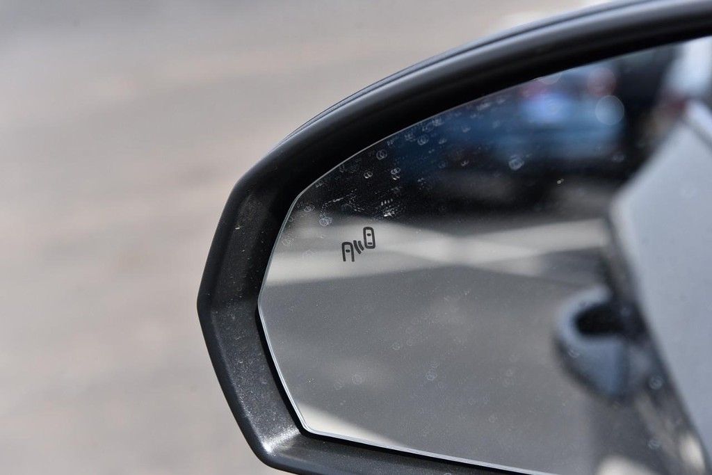 Volkswagen Taos Vehicle Full-screen Gallery Image 9