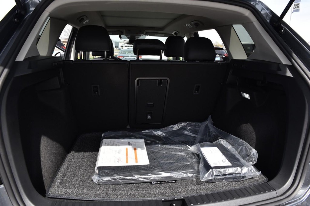 Volkswagen Taos Vehicle Full-screen Gallery Image 26