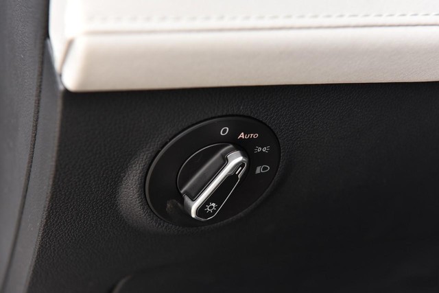 Volkswagen Taos Vehicle Image 10