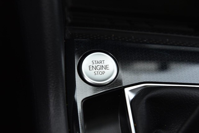 Volkswagen Taos Vehicle Image 16