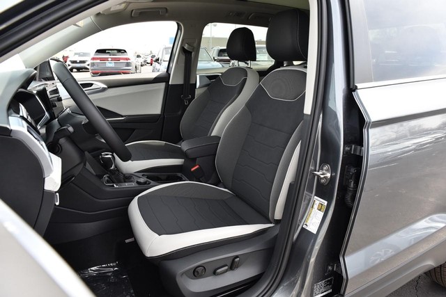 Volkswagen Taos Vehicle Image 20