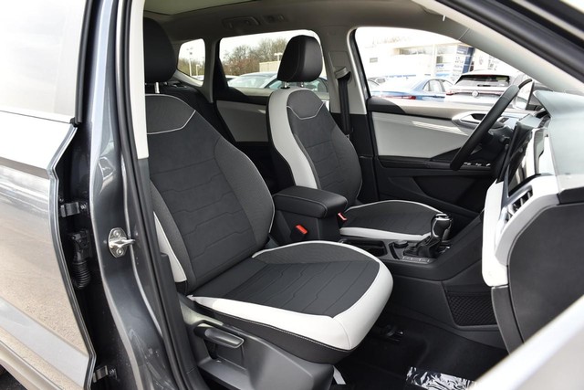 Volkswagen Taos Vehicle Image 21