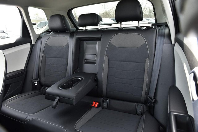 Volkswagen Taos Vehicle Image 23
