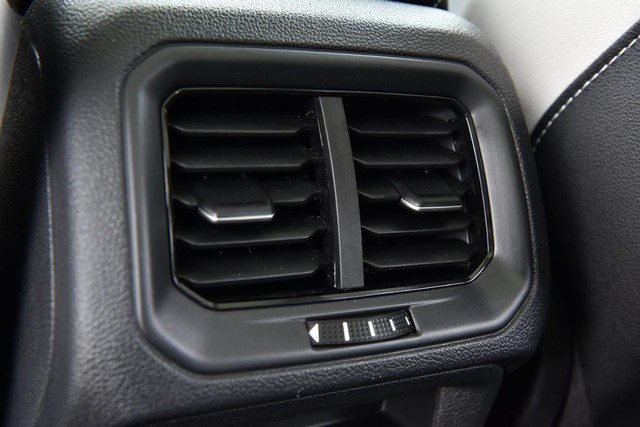 Volkswagen Taos Vehicle Image 24