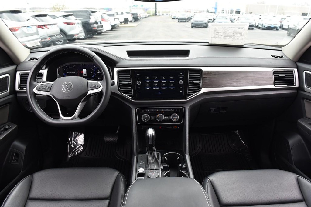 Volkswagen Atlas Vehicle Full-screen Gallery Image 7