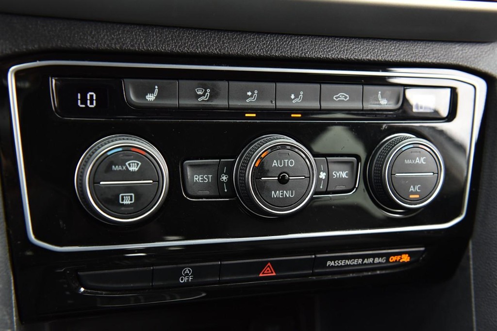 Volkswagen Atlas Vehicle Full-screen Gallery Image 15