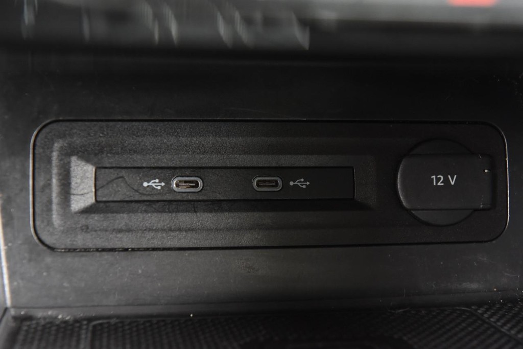 Volkswagen Atlas Vehicle Full-screen Gallery Image 16