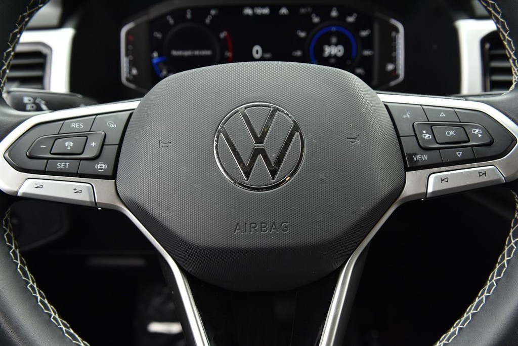 Volkswagen Atlas Vehicle Full-screen Gallery Image 18