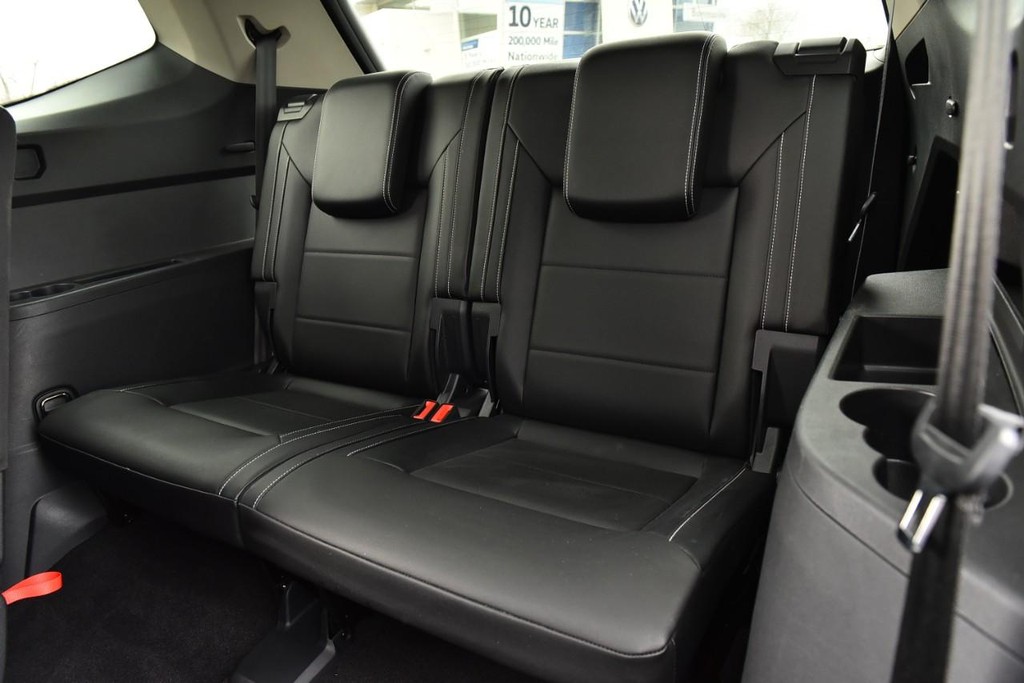Volkswagen Atlas Vehicle Full-screen Gallery Image 24