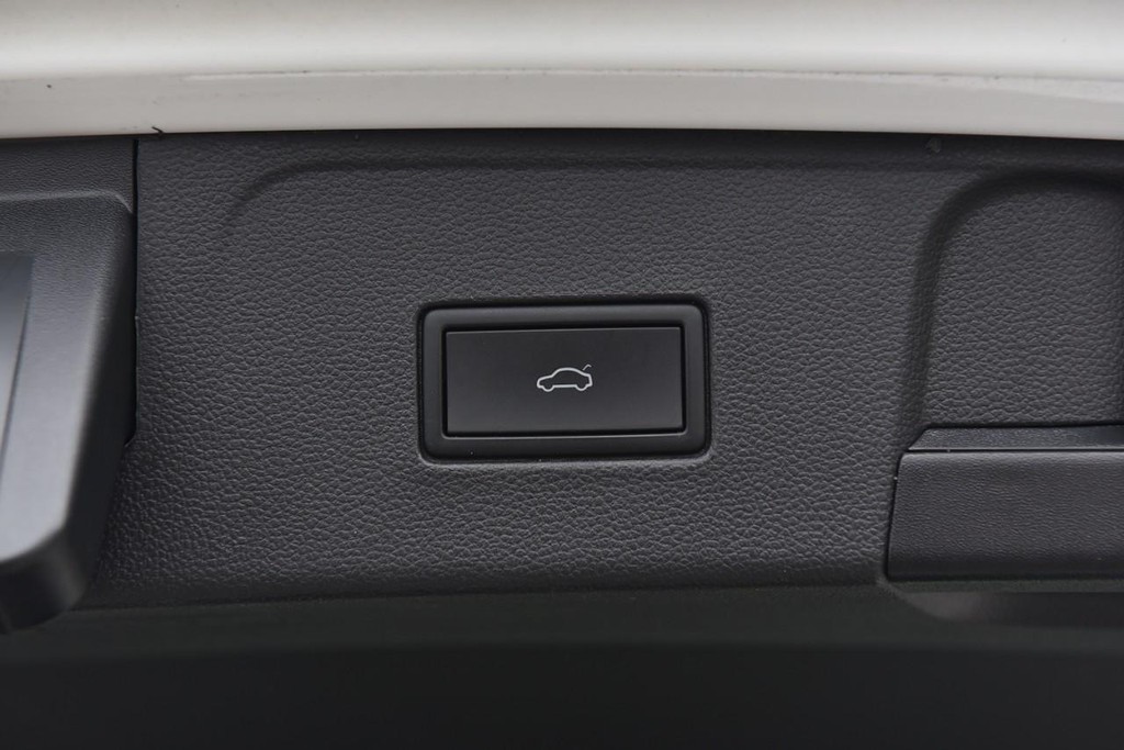 Volkswagen Atlas Vehicle Full-screen Gallery Image 26