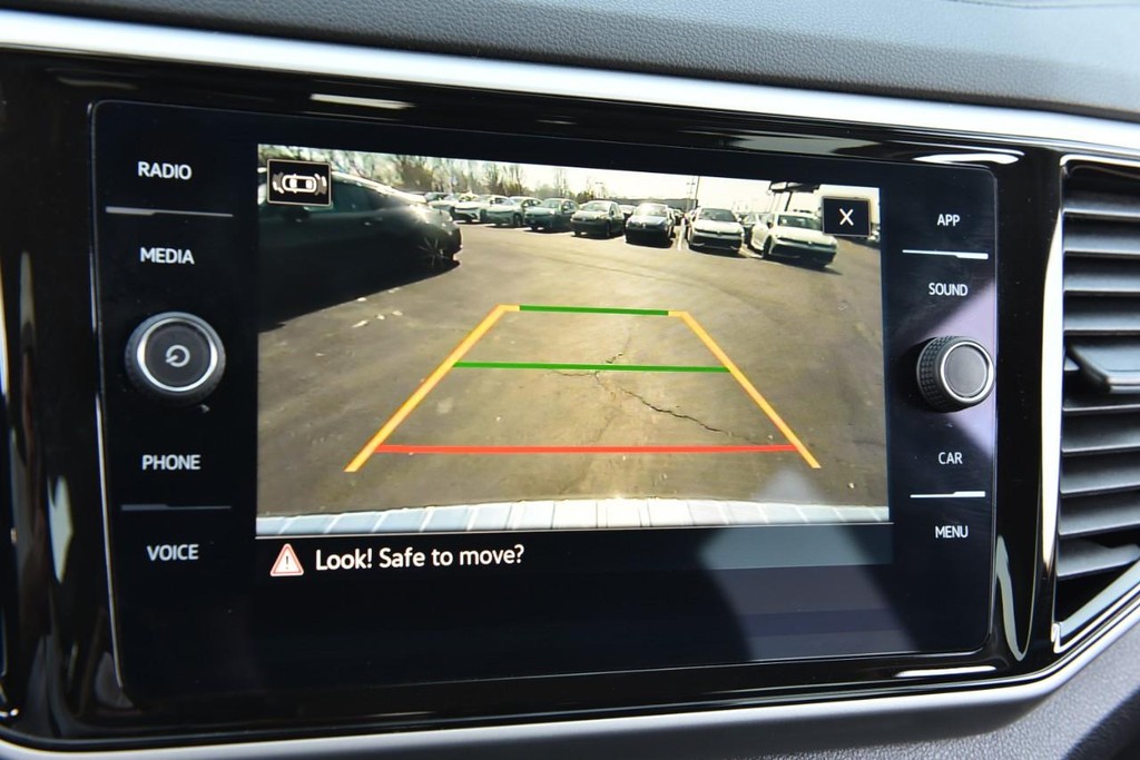 Volkswagen Atlas Vehicle Full-screen Gallery Image 13
