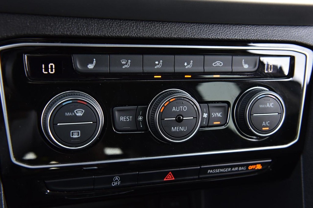 Volkswagen Atlas Vehicle Full-screen Gallery Image 15