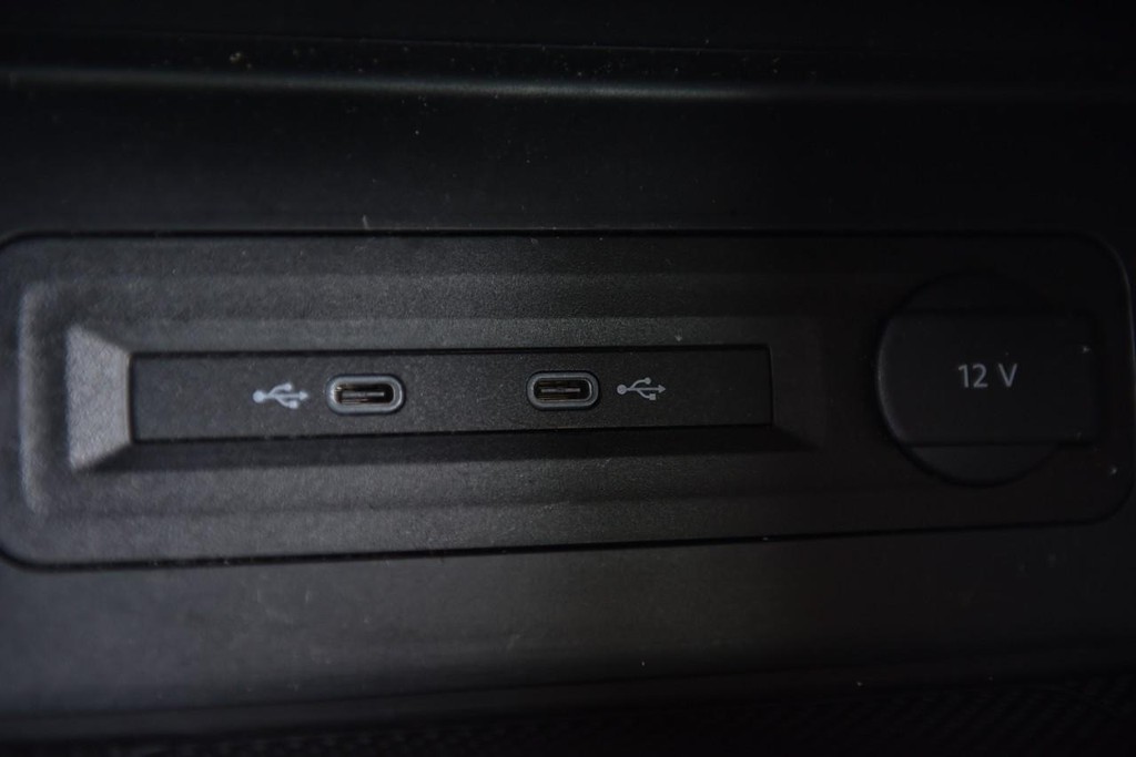Volkswagen Atlas Vehicle Full-screen Gallery Image 16