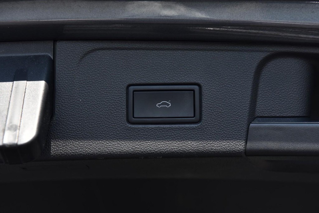 Volkswagen Atlas Vehicle Full-screen Gallery Image 26