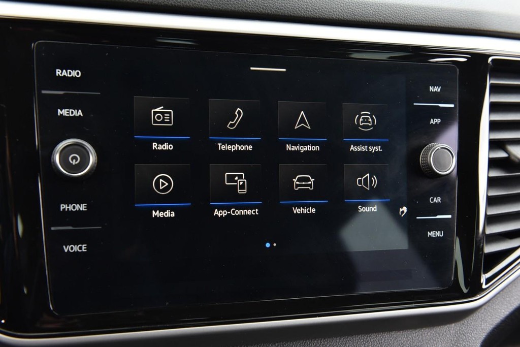 Volkswagen Atlas Cross Sport Vehicle Full-screen Gallery Image 14