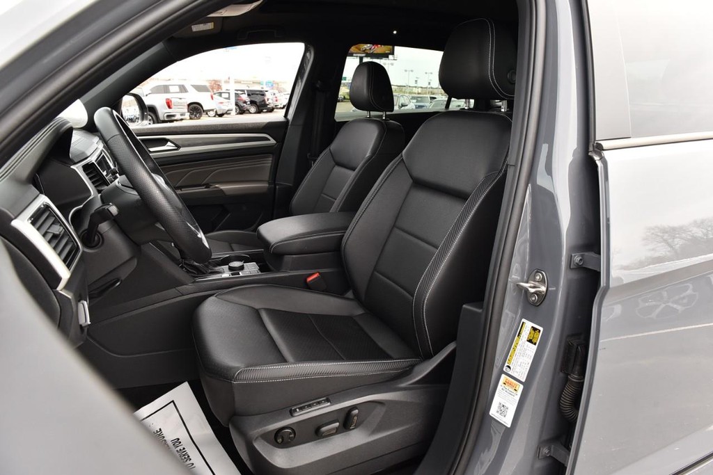 Volkswagen Atlas Cross Sport Vehicle Full-screen Gallery Image 19