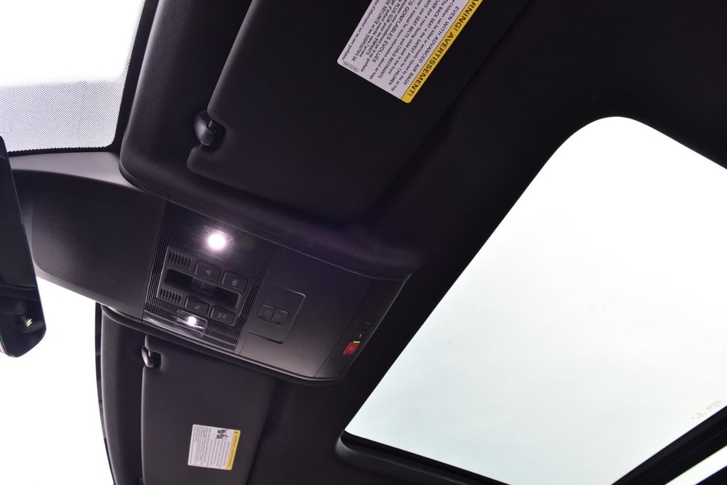 Volkswagen Atlas Cross Sport Vehicle Full-screen Gallery Image 21