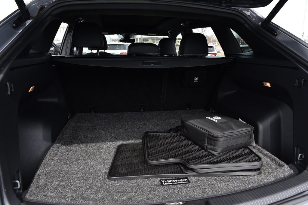 Volkswagen Atlas Cross Sport Vehicle Full-screen Gallery Image 25