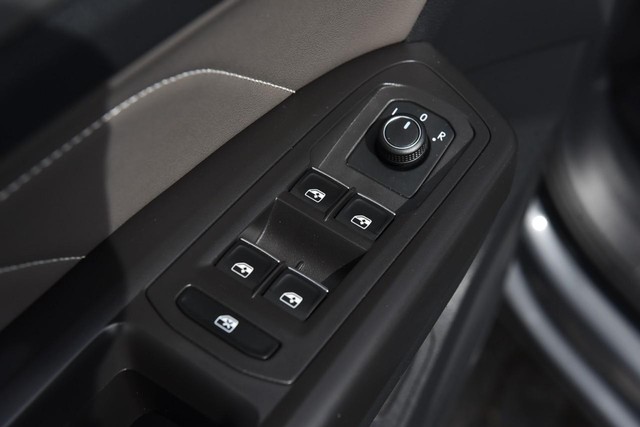 Volkswagen Atlas Cross Sport Vehicle Image 08