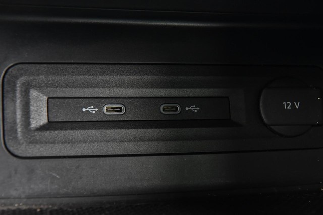 Volkswagen Atlas Cross Sport Vehicle Image 16