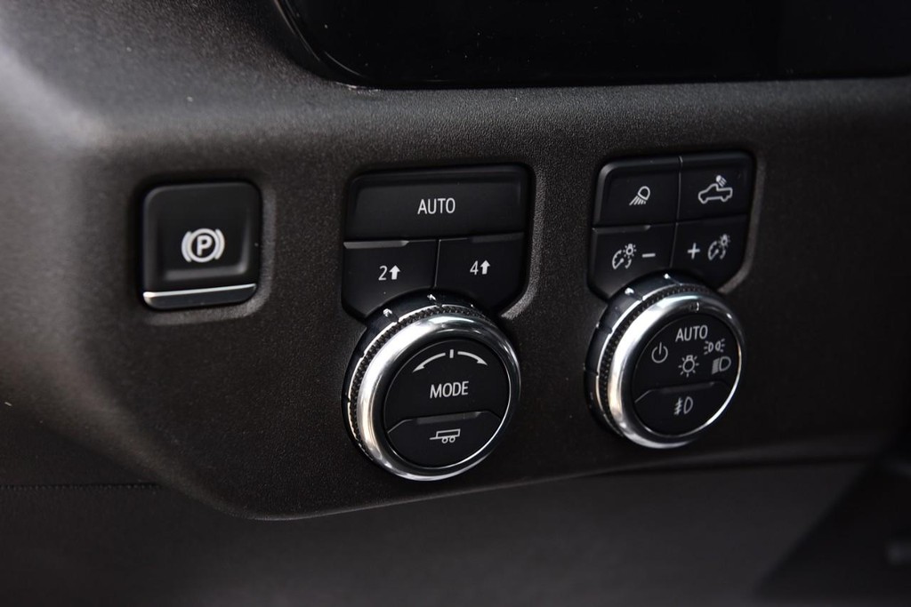 GMC Sierra 1500 Vehicle Full-screen Gallery Image 11