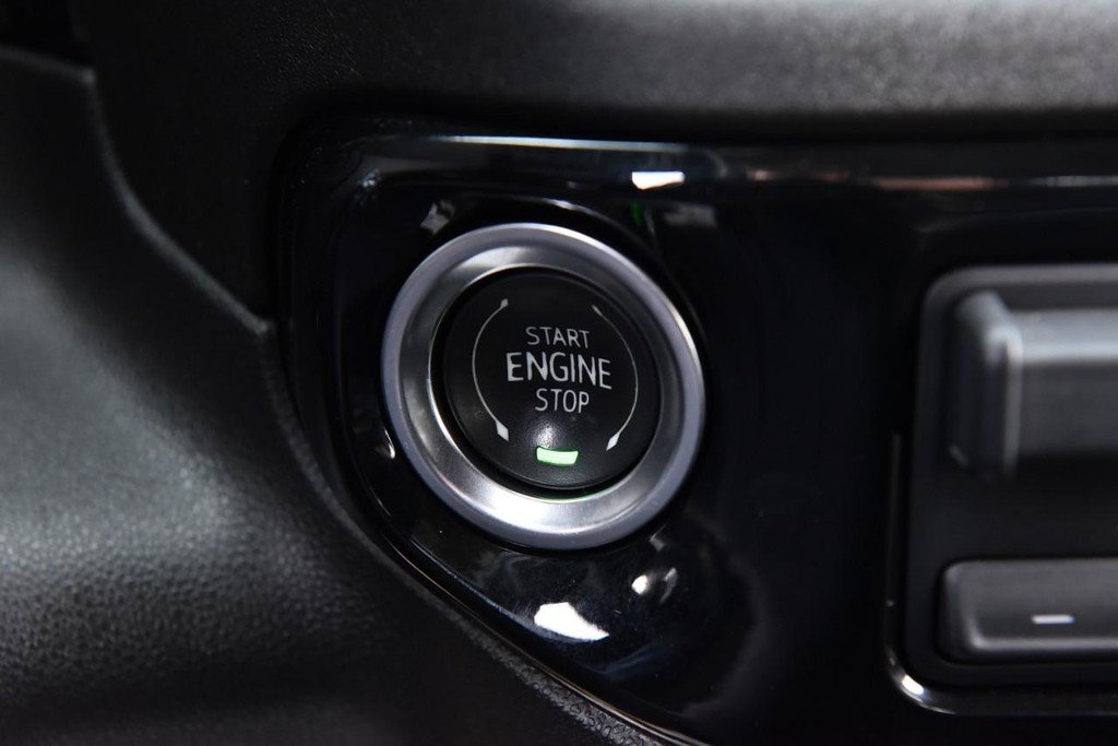 GMC Sierra 1500 Vehicle Full-screen Gallery Image 15